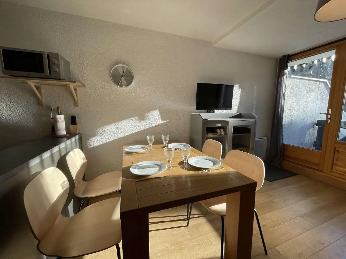 Charmant Studio Renove A Chantemerle Avec Jardin, Parking Et Wifi, Ideal Pour 4 Personnes - Fr-1-330E-111 Champcella 0*,  France